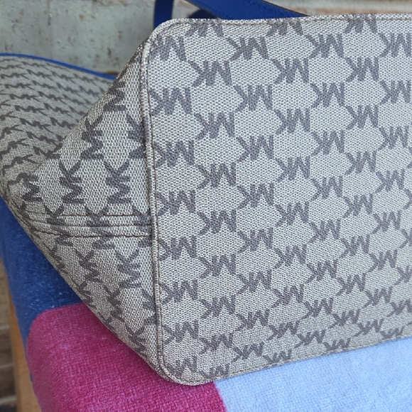 Michael Kors Signature Tote in Blue and Tan - Picture 4 of 16